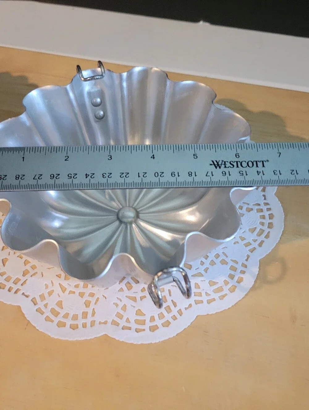 Set of 8 Various Sizes Aluminum Fluted Molds Brioche Tartlets CakeThree sizes
